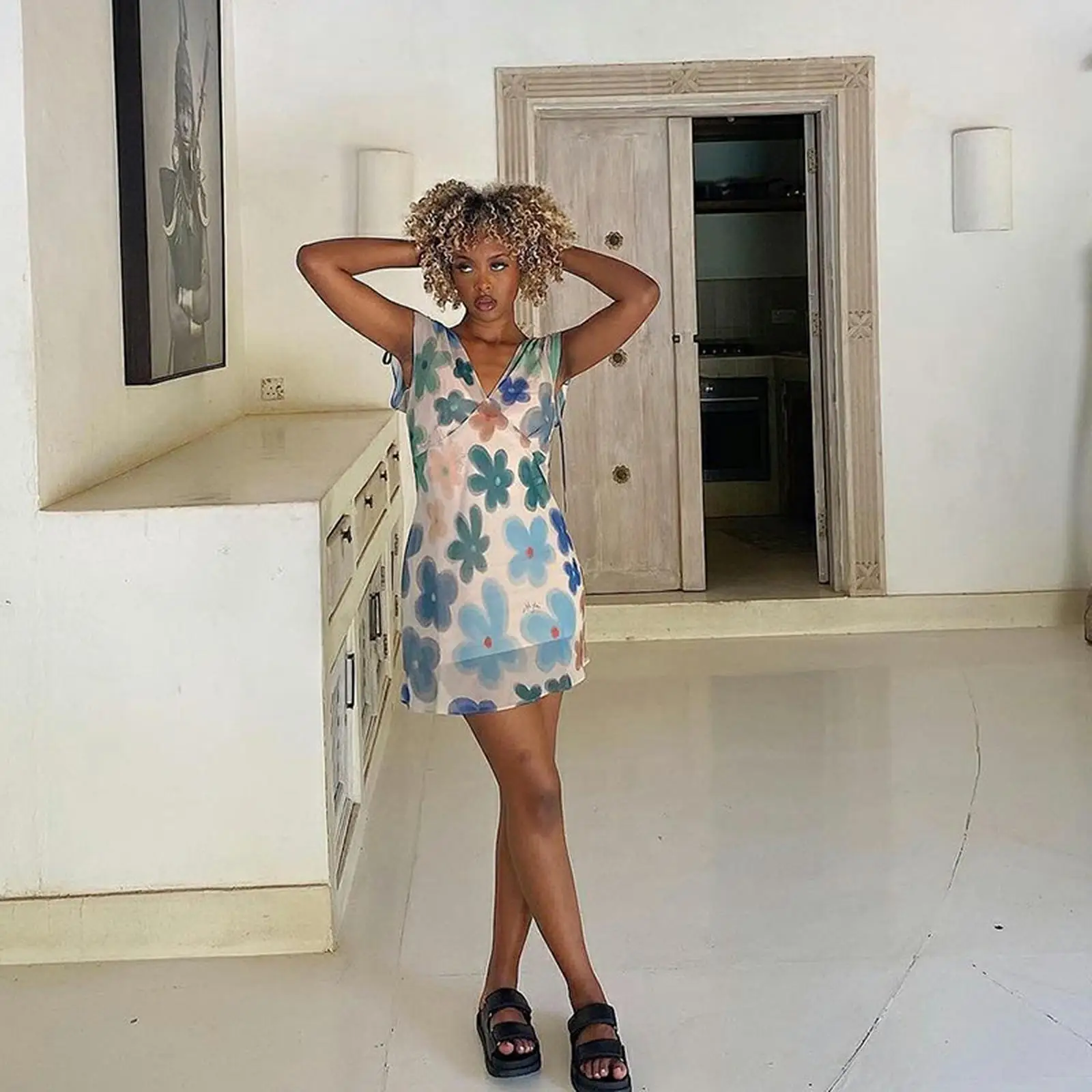Summer Fashion Women Short Colorful Flower Printing V-neck Low Cut Sleeveless Slim Dresses
Summer Fashion Women Short Colorful Flower Printing V-neck Low Cut Sleeveless Slim Dresses