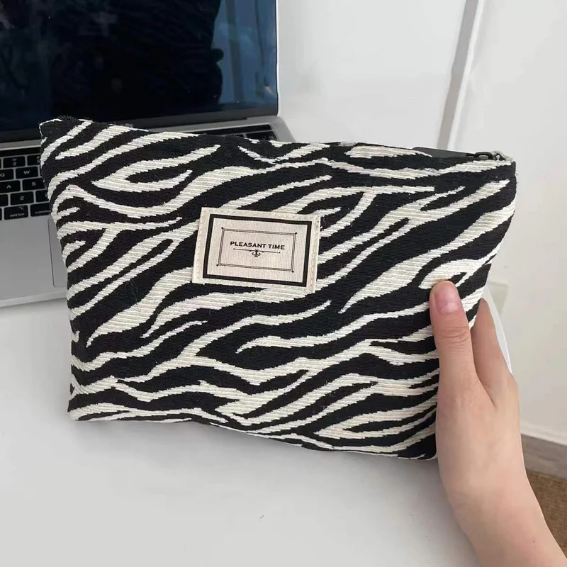 Fashion Makeup Bag Women Leopard Zebra Cosmetic Bag Pouch Canvas Zipper Make Up Bag Travel Washing Makeup Organizer Beauty Case
Fashion Makeup Bag Women Leopard Zebra Cosmetic Bag Pouch Canvas Zipper Make Up Bag Travel Washing Makeup Organizer Beauty Case