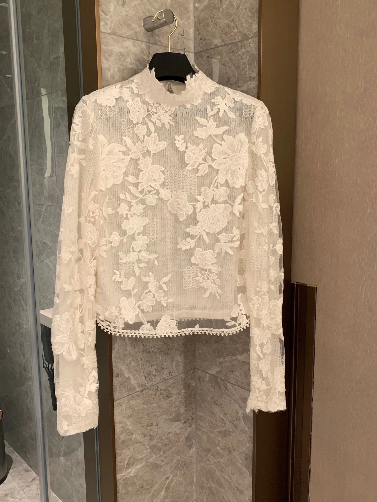 Топ с высоким воротником 2023, высококачественная ткань, вязаная крючком сетчатая шерстяная прошивка, высококачественная ткань sense9.17
Топ с высоким воротником 2023, высококачественная ткань, вязаная крючком сетчатая шерстяная прошивка, высококачественная ткань sense9.17