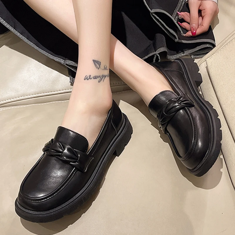 Женские туфли-Лолиты на плоской подошве, из ПУ кожи
Женские туфли-Лолиты на плоской подошве, из ПУ кожи