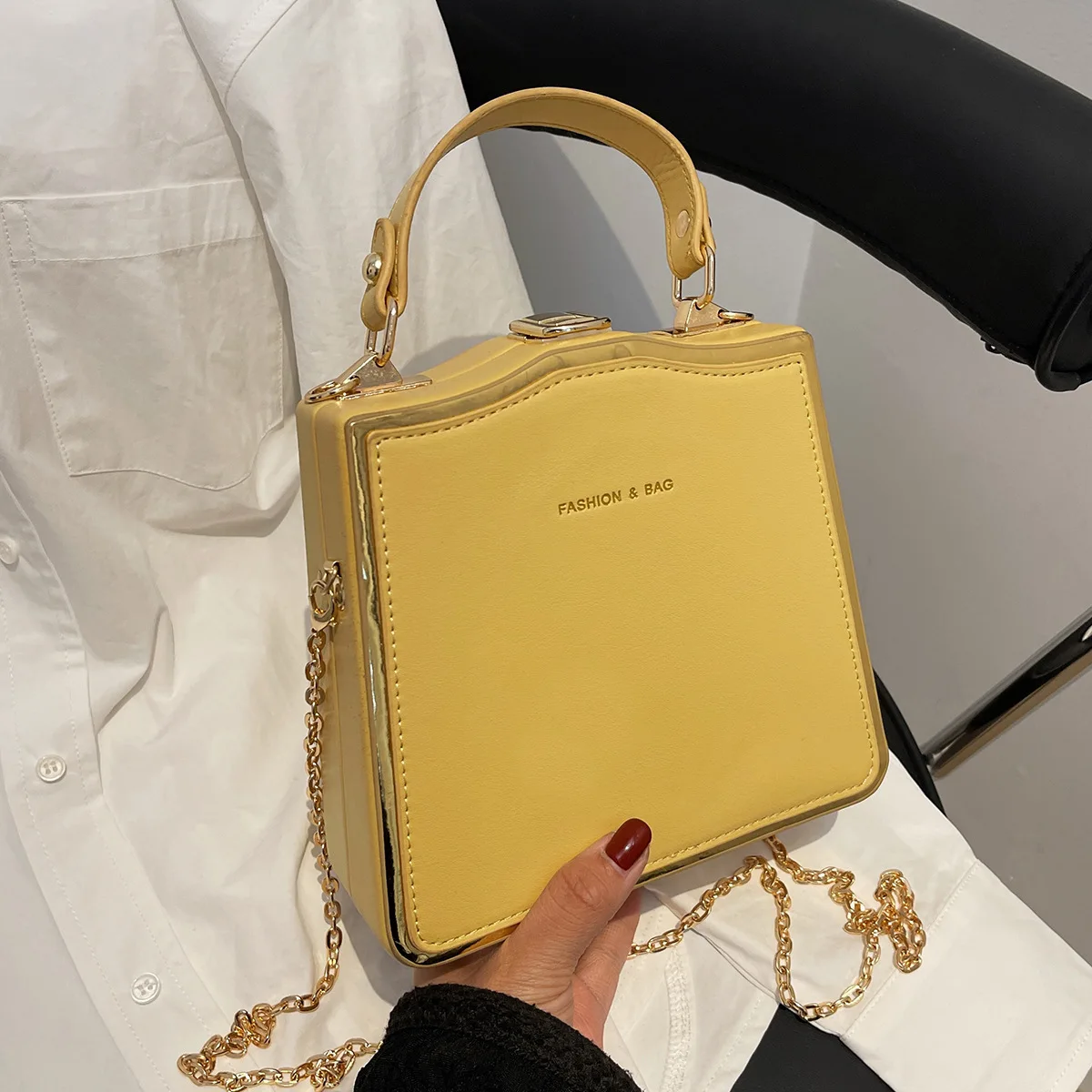 Простая ручная женская сумка 2022 Высококачественная Новая модная маленькая квадратная сумка на цепочке Корейская версия сумка-мессенджер н...
Простая ручная женская сумка 2022 Высококачественная Новая модная маленькая квадратная сумка на цепочке Корейская версия сумка-мессенджер н...