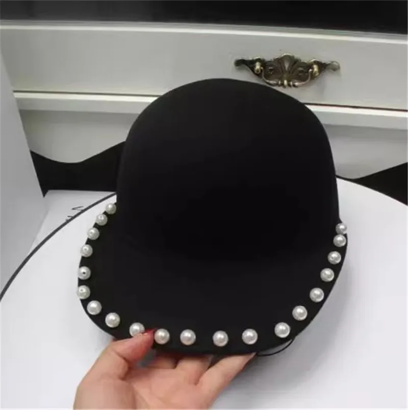 202305-YK шикарная Прямая поставка, черная шерстяная фетровая Женская кепка с жемчужными полями и ручным швом, женская шляпа для отдыха, шляпа для верховой езды
202305-YK шикарная Прямая поставка, черная шерстяная фетровая Женская кепка с жемчужными полями и ручным швом, женская шляпа для отдыха, шляпа для верховой езды
