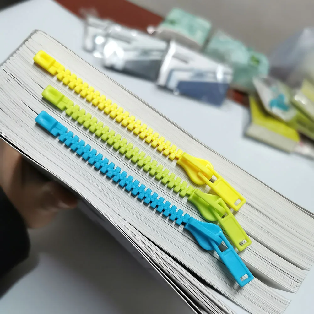 1PCS Kawaii Creative Zipper Bookmark Student Double Sided Paper Book Page Clip School Stationery Supply
1PCS Kawaii Creative Zipper Bookmark Student Double Sided Paper Book Page Clip School Stationery Supply