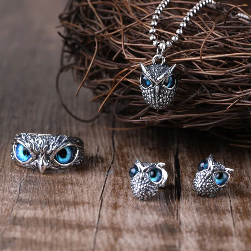 S925 Silver Vintage Ring Earnail Pendant Owl Original Design Embossed Work Personalized Dress Fashion Jewelry Set Holiday Gift
S925 Silver Vintage Ring Earnail Pendant Owl Original Design Embossed Work Personalized Dress Fashion Jewelry Set Holiday Gift
