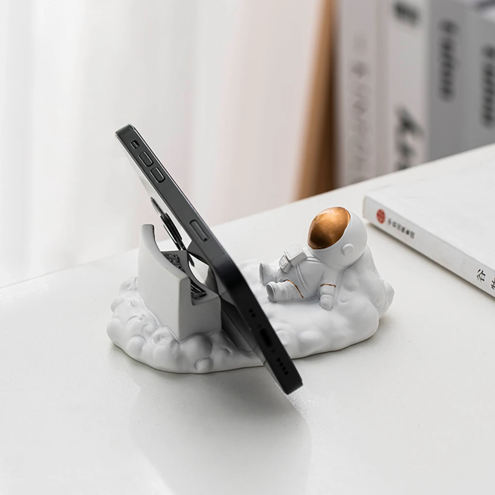 Creative Astronaut Statue Phone Holder Modern Home Decor Desk Accessories Kawaii Room Decor Miniatures Figurines for Interior
Creative Astronaut Statue Phone Holder Modern Home Decor Desk Accessories Kawaii Room Decor Miniatures Figurines for Interior