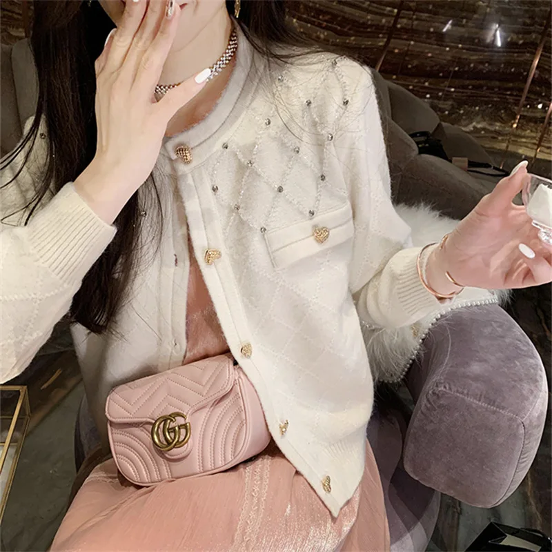 Classic Style 2022 O-Neck Knitted Cardigan Women Autumn Solid Color Soft Lady Sweet Sweater Casaco Feminino
Classic Style 2022 O-Neck Knitted Cardigan Women Autumn Solid Color Soft Lady Sweet Sweater Casaco Feminino
