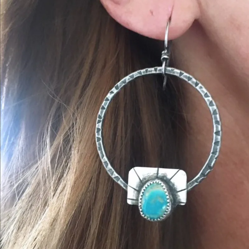 Vintage Irregular Shape Blue Green Stone Hook Earrings Bohemian Silver Color Metal Round Hollow Dangle Earrings for Women
Vintage Irregular Shape Blue Green Stone Hook Earrings Bohemian Silver Color Metal Round Hollow Dangle Earrings for Women