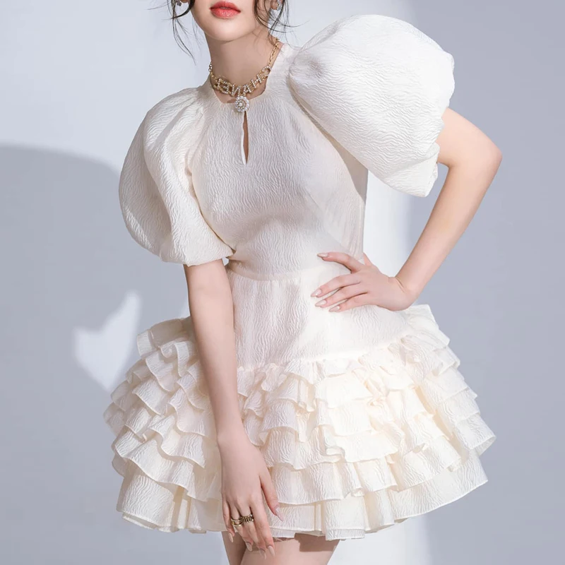 JSXDHK 2022 New Runway Designer Summer O Neck Dress Chic Women Beading Puff Sleeve Jacquard Cascading Ruffles Party Mini Dresses
JSXDHK 2022 New Runway Designer Summer O Neck Dress Chic Women Beading Puff Sleeve Jacquard Cascading Ruffles Party Mini Dresses