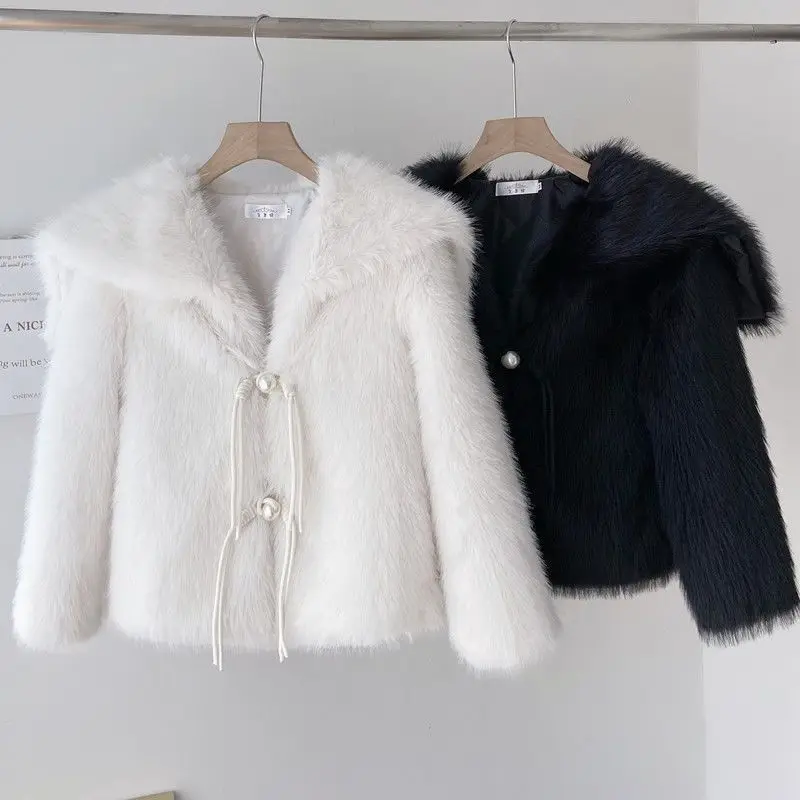 2022 New Autumn and Winter Fox Fur Coat Pearl Buckle Female Outerwear Thickened Environmentally Friendly Fur Jacket
2022 New Autumn and Winter Fox Fur Coat Pearl Buckle Female Outerwear Thickened Environmentally Friendly Fur Jacket