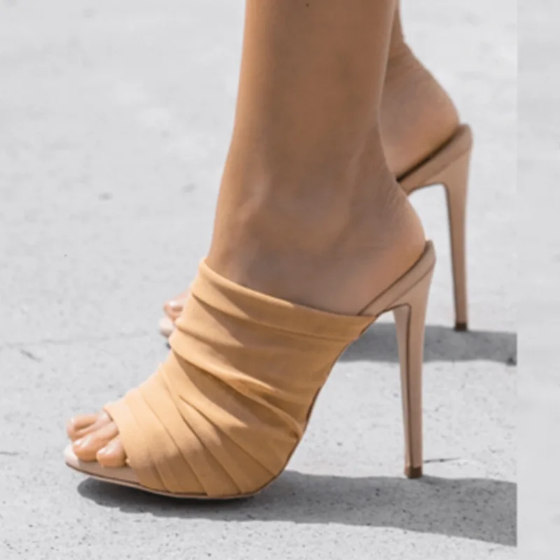 2022 European and American foreign trade European station metal high-heeled shoes winding snake-shaped pointed stiletto sandals
2022 European and American foreign trade European station metal high-heeled shoes winding snake-shaped pointed stiletto sandals