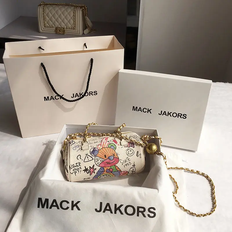 2022 Bear Lady's S Chain Mobile Phone Shoulder Bags Simple Small Square Bag Women's Luxury Designer Handbags for Women Graffiti
2022 Bear Lady's S Chain Mobile Phone Shoulder Bags Simple Small Square Bag Women's Luxury Designer Handbags for Women Graffiti