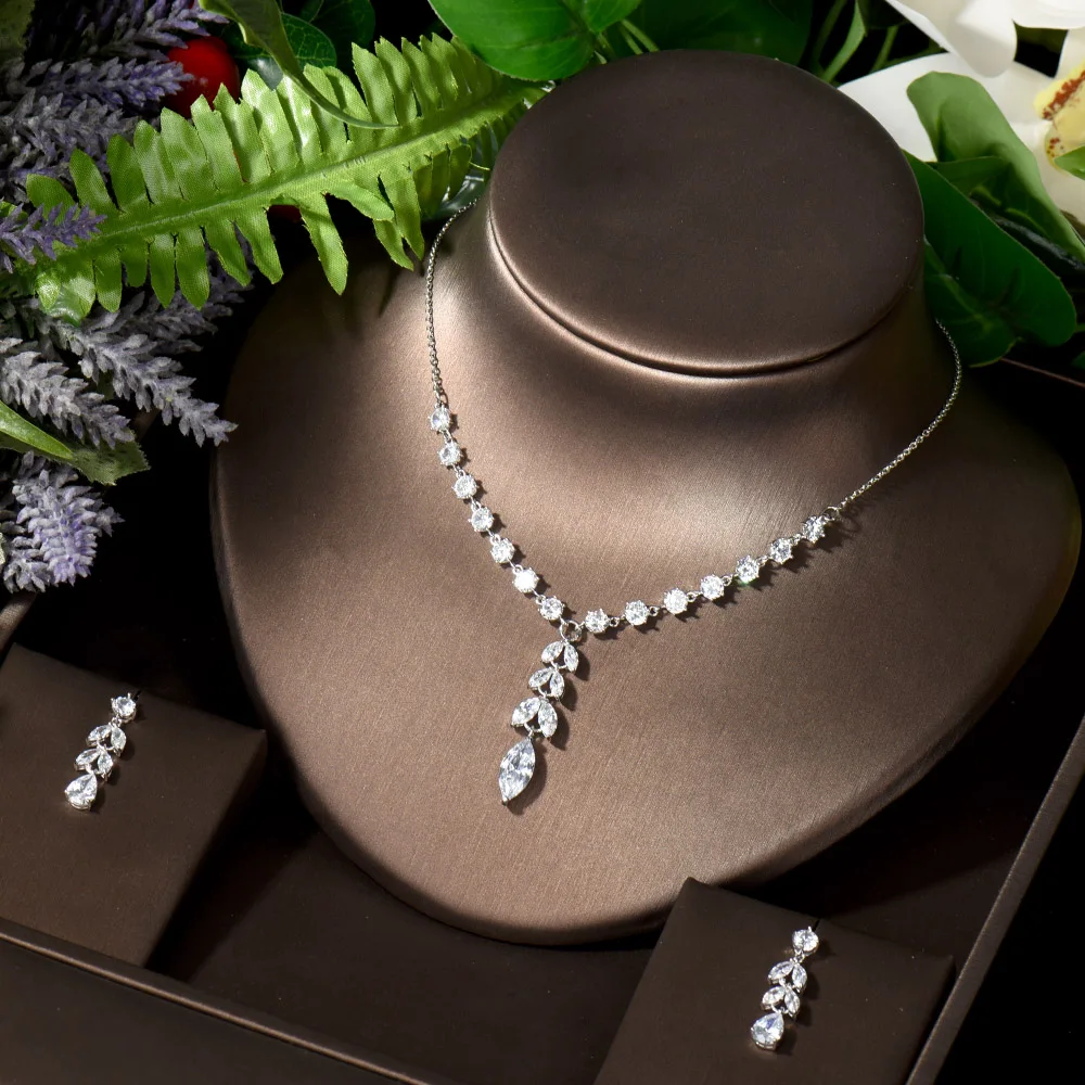 Модные популярные африканские Ювелирные наборы из 2 предметов для невесты, новый модный дизайн Дубая, аксессуары для свадебной вечеринки
Модные популярные африканские Ювелирные наборы из 2 предметов для невесты, новый модный дизайн Дубая, аксессуары для свадебной вечеринки