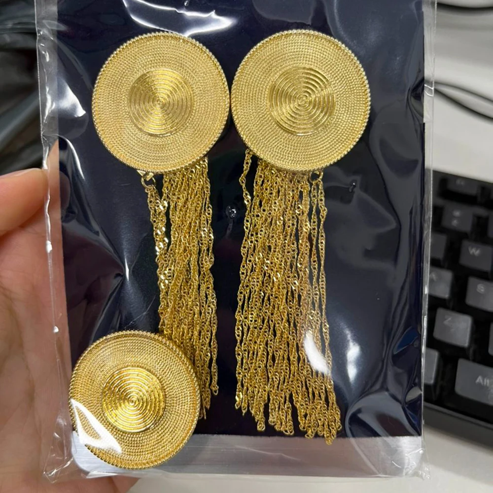 Dubai African Earrings and Ring Jewelry Set for Women 18k Gold Color Weddings Bridal Tassel Earrings and Finger Ring for Party
Dubai African Earrings and Ring Jewelry Set for Women 18k Gold Color Weddings Bridal Tassel Earrings and Finger Ring for Party