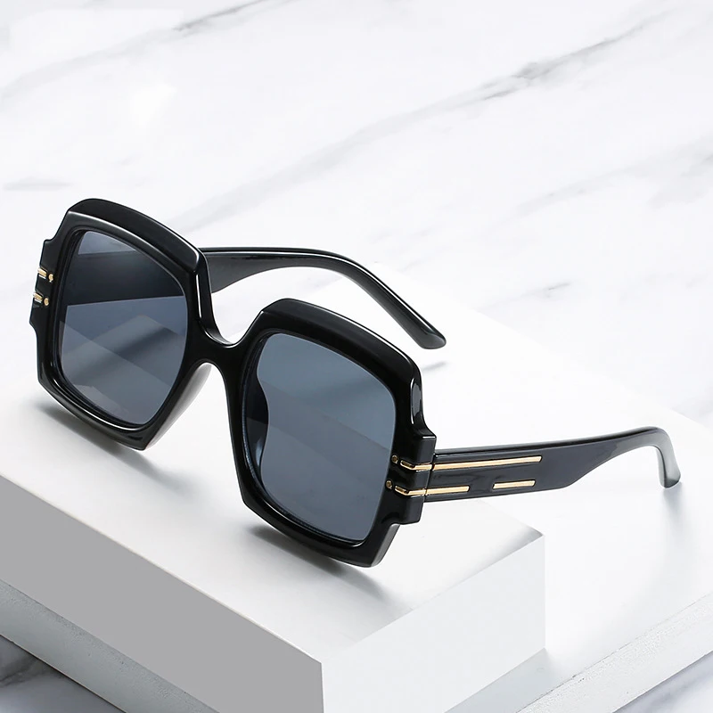 Brand Design Square Gradient Striped Sunglasses For Men Women Fashion Trend Luxury Male Female Outdoor Driving Sun Glasses 2022
Brand Design Square Gradient Striped Sunglasses For Men Women Fashion Trend Luxury Male Female Outdoor Driving Sun Glasses 2022