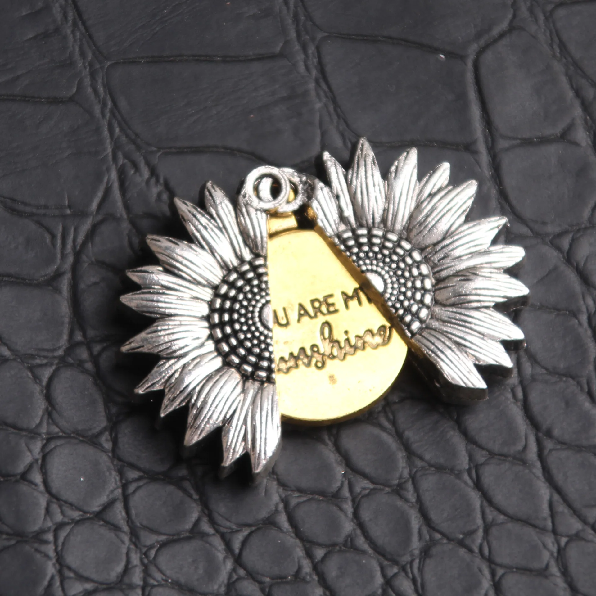 WZNB 3Pcs Charms You Are My Sunshine Open Locket Sunflower Pendant for Jewelry Making Necklace Findings Craft Diy Material
WZNB 3Pcs Charms You Are My Sunshine Open Locket Sunflower Pendant for Jewelry Making Necklace Findings Craft Diy Material