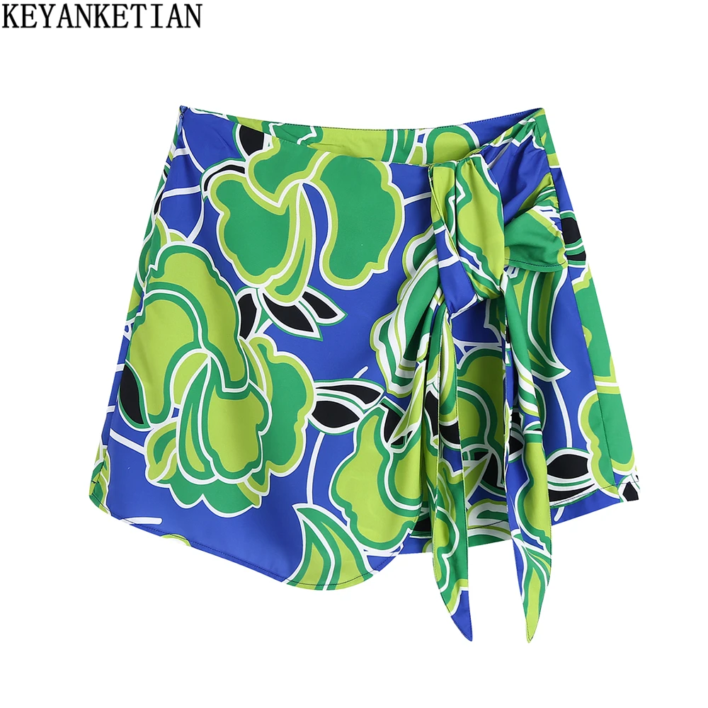 KEYANKETIAN 2022 Summer New Knot Design Zipper High Waist Sarong Culottes Resort Wear Ladies Print Shorts
KEYANKETIAN 2022 Summer New Knot Design Zipper High Waist Sarong Culottes Resort Wear Ladies Print Shorts