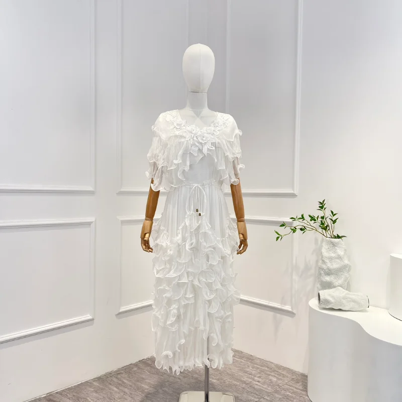 2023 Summer New Arrival Women Fashion Silk Crinkle White Embroidery Flowers Cloak Sleeve Flouncing Midi Dress
2023 Summer New Arrival Women Fashion Silk Crinkle White Embroidery Flowers Cloak Sleeve Flouncing Midi Dress