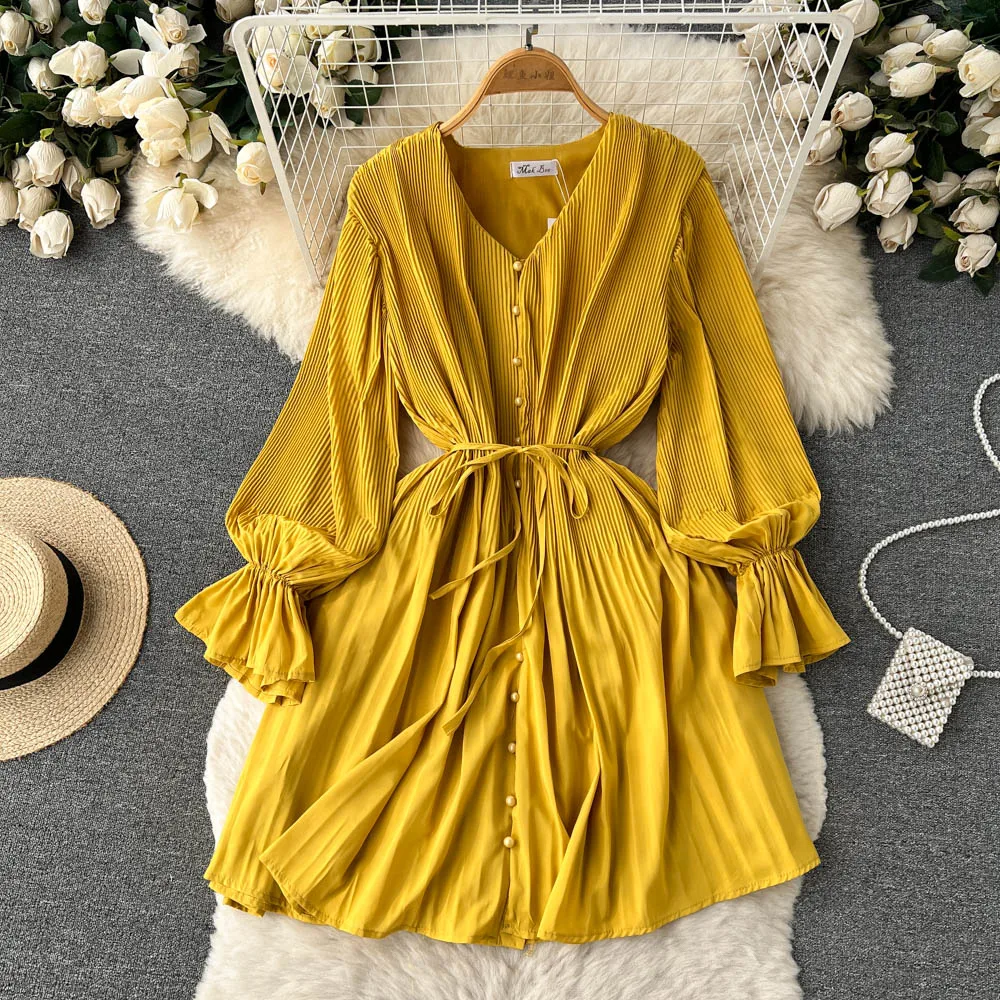 French V-Neck Lace-Up Bubble Long-Sleeved Slim Dress Temperament Pleated Princess Dress
French V-Neck Lace-Up Bubble Long-Sleeved Slim Dress Temperament Pleated Princess Dress