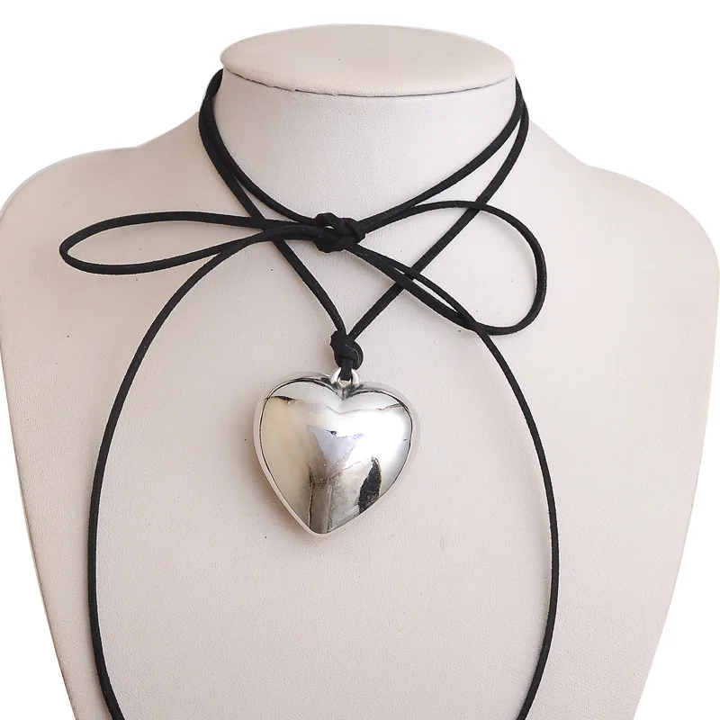 Vintage Chunky Heart Necklace For Women Black Velvet Cord Big Heart Choker 2023 New Fashion Statement Jewelry
Vintage Chunky Heart Necklace For Women Black Velvet Cord Big Heart Choker 2023 New Fashion Statement Jewelry