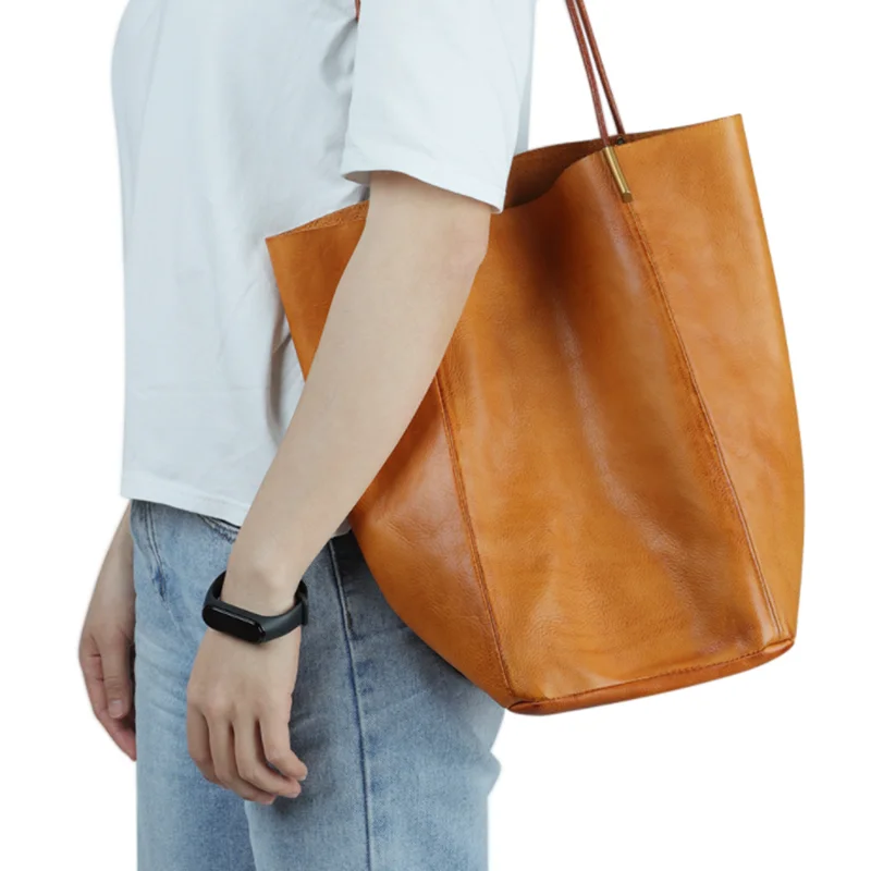 New version of the leather women's bag large-capacity mother-in-law bag women's hand-held shoulder bag tanned leather tote bag
New version of the leather women's bag large-capacity mother-in-law bag women's hand-held shoulder bag tanned leather tote bag