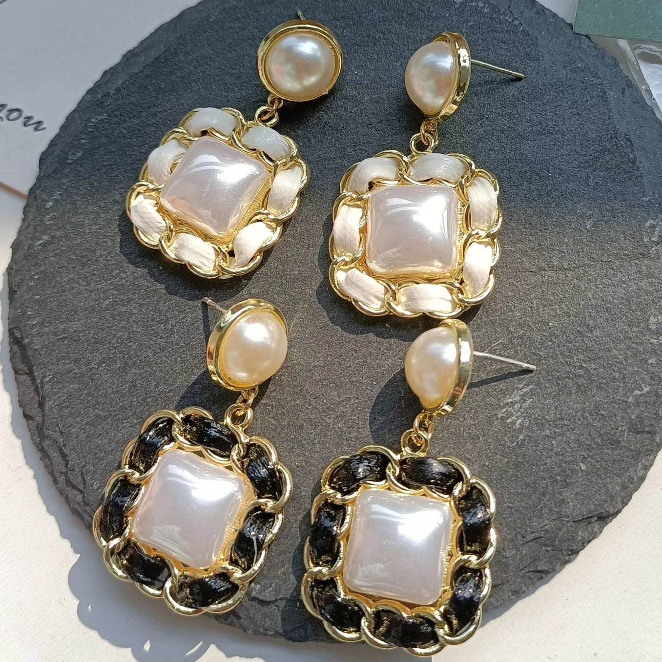 Vintage Black White Round Square Earring for Women Elegant Pearl Earring Stud Jewelry Summer Accessories Wholesale Pendientes
Vintage Black White Round Square Earring for Women Elegant Pearl Earring Stud Jewelry Summer Accessories Wholesale Pendientes