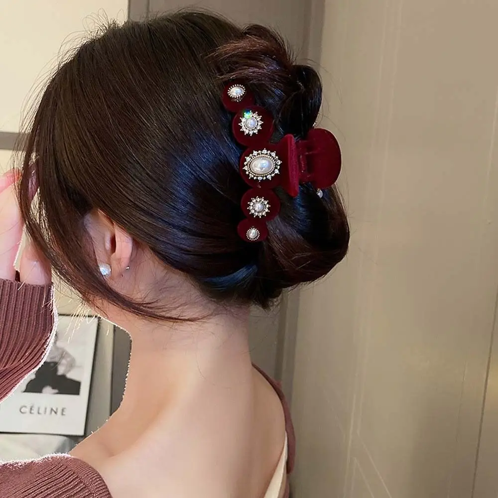 Headwear Hairpin Girls Gift Hair Accessories Pearl Hair Clips Chinese New Year Hair Claws Rhinestone Headdress Red Shark Clips
Headwear Hairpin Girls Gift Hair Accessories Pearl Hair Clips Chinese New Year Hair Claws Rhinestone Headdress Red Shark Clips