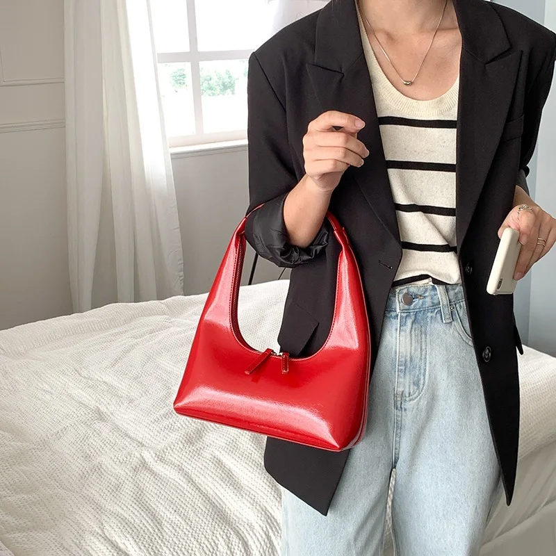 Fashion Luxury PU Leather Shoulder Bag for Women 2022 Solid Color Half Moon Side Bag Lady Casual Purse Underarm Designer Handbag
Fashion Luxury PU Leather Shoulder Bag for Women 2022 Solid Color Half Moon Side Bag Lady Casual Purse Underarm Designer Handbag