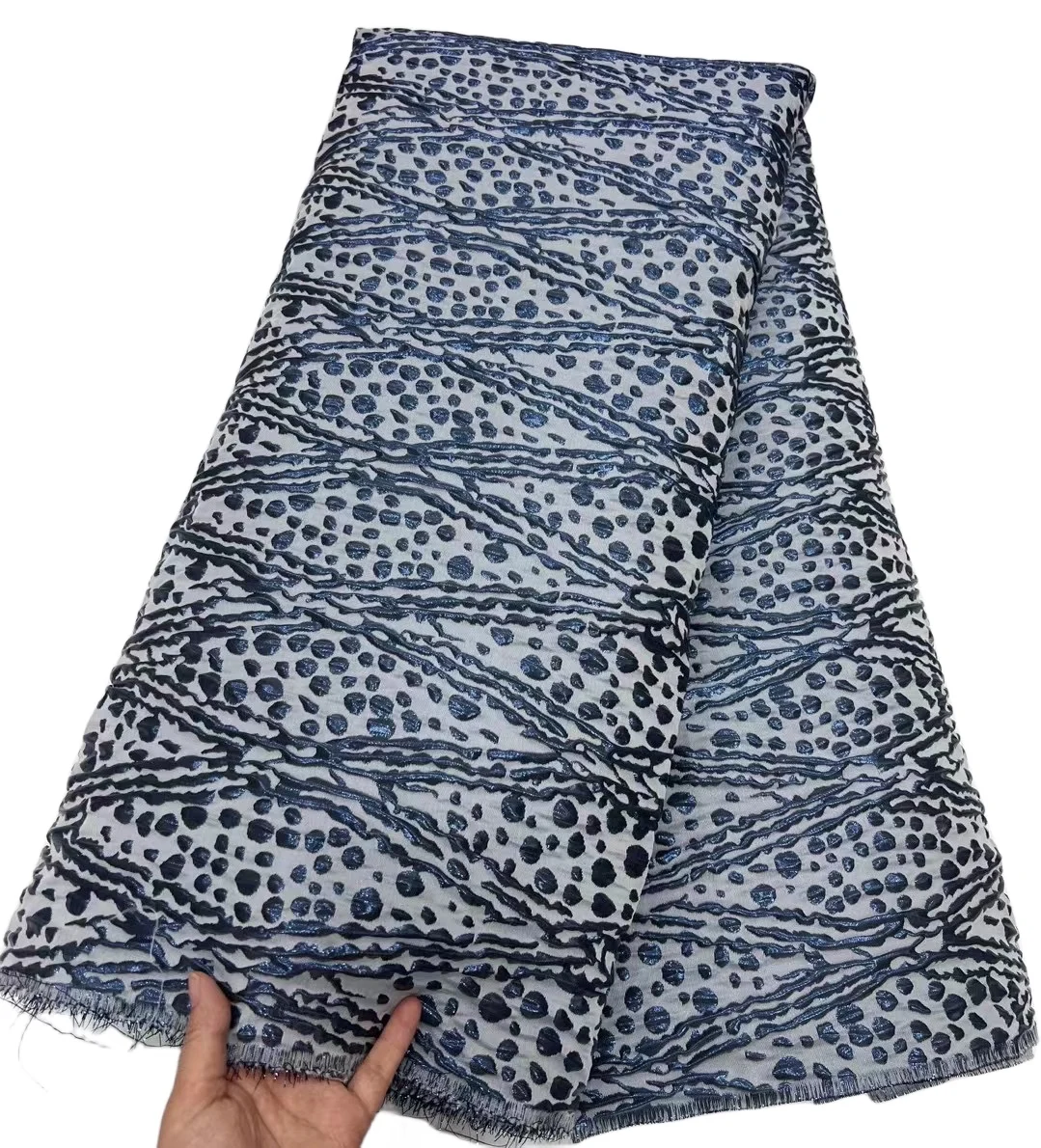 YQOINFKS Multicolored Jacquard Lace Fabric 5 Yards Female Occasion Party Brocade Fashionable Damask Nigerian on Sale KY-7049
YQOINFKS Multicolored Jacquard Lace Fabric 5 Yards Female Occasion Party Brocade Fashionable Damask Nigerian on Sale KY-7049