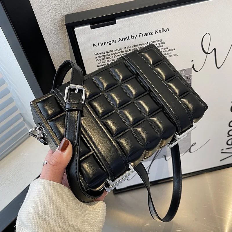 2022Ladies Rhombus Small Square Bag Popular New Handbag Fashion Trend All-match Messenger Bag Fashion Net Celebrity Shoulder Bag
2022Ladies Rhombus Small Square Bag Popular New Handbag Fashion Trend All-match Messenger Bag Fashion Net Celebrity Shoulder Bag