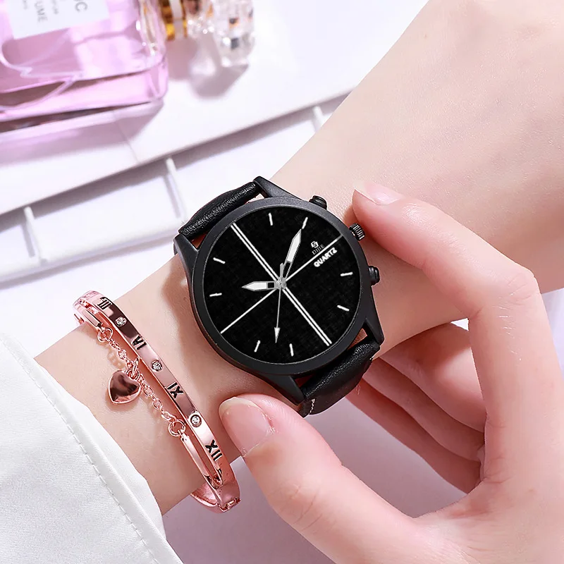 Часы наручные женские кварцевые с простым циферблатом и кожаным ремешком 
Часы наручные женские кварцевые с простым циферблатом и кожаным ремешком