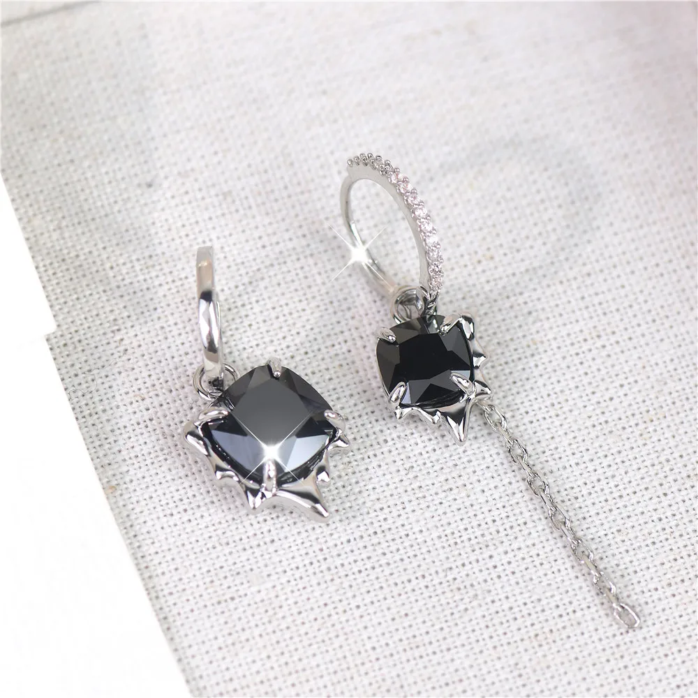 Trendy New Asymmetric Cold Metal Wind Earrings Black Zircon Tassel Chain Long Temperament Versatile Niche Earrings Jewelry Gift
Trendy New Asymmetric Cold Metal Wind Earrings Black Zircon Tassel Chain Long Temperament Versatile Niche Earrings Jewelry Gift