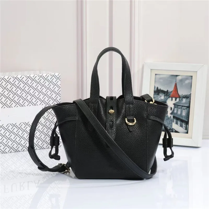 2023 модная миниатюрная сумка-тоут из воловьей кожи, женская сумка на одно плечо, сумка через плечо, вместительные женские сумки для поездок, Sac A Main
2023 модная миниатюрная сумка-тоут из воловьей кожи, женская сумка на одно плечо, сумка через плечо, вместительные женские сумки для поездок, Sac A Main