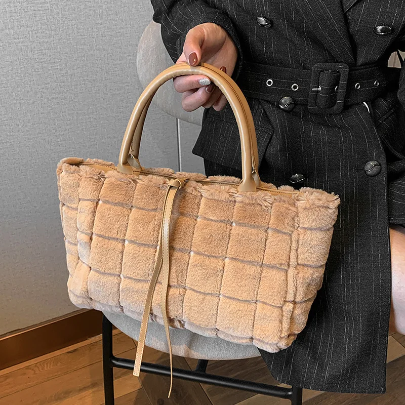 2022 зимние плюшевые сумки, роскошные дизайнерские сумки, дамские сумочки, сумки на плечо, высококачественные кошельки для покупок из искусст...
2022 зимние плюшевые сумки, роскошные дизайнерские сумки, дамские сумочки, сумки на плечо, высококачественные кошельки для покупок из искусст...