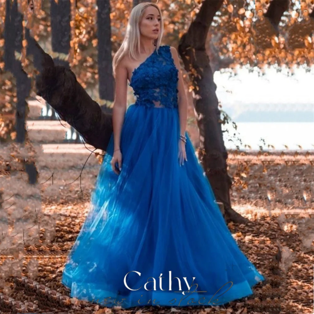 Женское платье на одно плечо Cathy, сапфировое синее ТРАПЕЦИЕВИДНОЕ ПЛАТЬЕ с кружевом и цветочной вышивкой, для выпускного вечера, 2023
Женское платье на одно плечо Cathy, сапфировое синее ТРАПЕЦИЕВИДНОЕ ПЛАТЬЕ с кружевом и цветочной вышивкой, для выпускного вечера, 2023