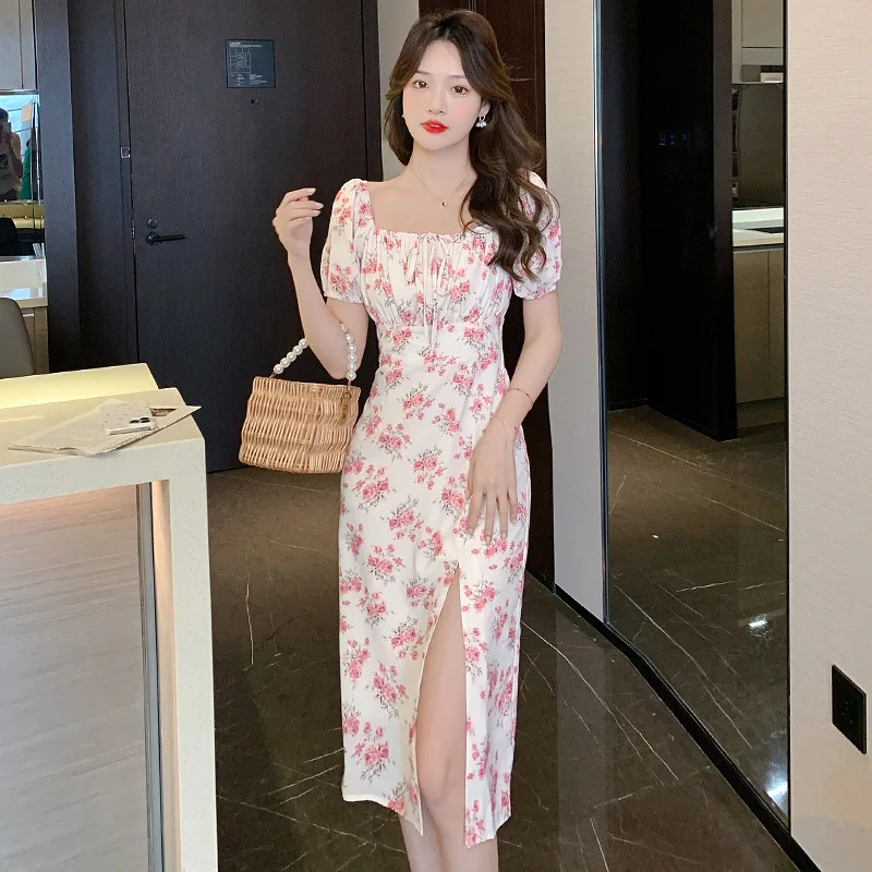 2023 women's new floral dress with short sleeves, pleated square neck and long temperament skirt in summer
2023 women's new floral dress with short sleeves, pleated square neck and long temperament skirt in summer