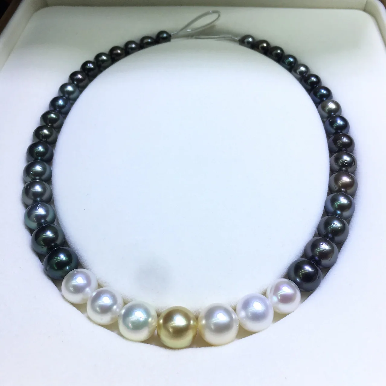 Huge 18"10-12mm Natural South Sea Genuine Black White Golden Multicolor Round Pearl Necklace Free Shipping Women Jewelry
Huge 18"10-12mm Natural South Sea Genuine Black White Golden Multicolor Round Pearl Necklace Free Shipping Women Jewelry