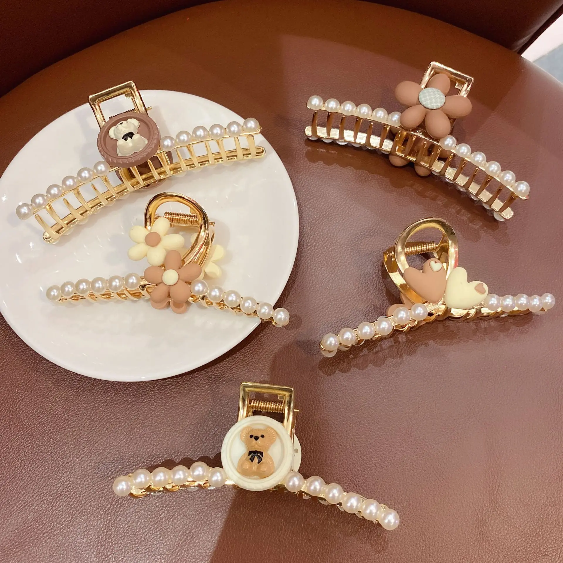 LISM 2022 New Fashion Girl Sweet Hair Clip Metal Pearl Flower Heart Hair Clip Accessories Claw For Women Exquisit Shark Clips
LISM 2022 New Fashion Girl Sweet Hair Clip Metal Pearl Flower Heart Hair Clip Accessories Claw For Women Exquisit Shark Clips