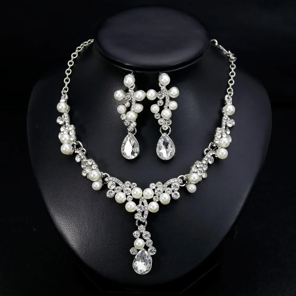 Hot Sale Vintage Water Drop Crystal Wedding Jewelry Set Fashion Silver Color Pendant Necklace Earrings Set For Women Gifts
Hot Sale Vintage Water Drop Crystal Wedding Jewelry Set Fashion Silver Color Pendant Necklace Earrings Set For Women Gifts