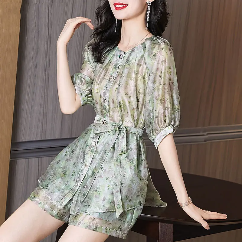 2022 Women Summer Fashion Suits Female Thin Floral Print Chiffon Shirts and High Waist Loose Shorts Ladies Two-piece Sets O221
2022 Women Summer Fashion Suits Female Thin Floral Print Chiffon Shirts and High Waist Loose Shorts Ladies Two-piece Sets O221