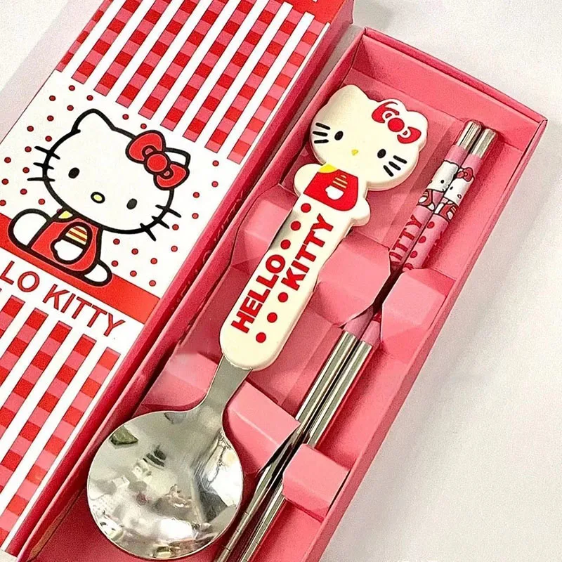 Kawaii Sanrioed Cutlery Set HelloKittys SpongeBob Cartoon Portable Stainless Steel Spoon and Chopsticks Two-piece Gift for Girls
Kawaii Sanrioed Cutlery Set HelloKittys SpongeBob Cartoon Portable Stainless Steel Spoon and Chopsticks Two-piece Gift for Girls