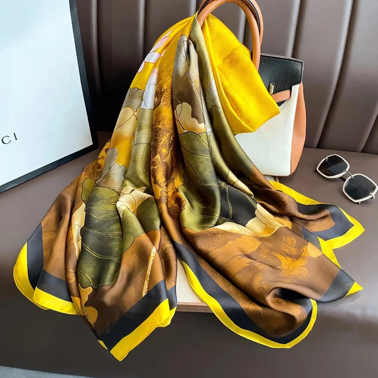 2023 Brand Designer Silk Scarf Female Foulard Bandana Long Shawls Wraps Winter Neck Scarves Pashmina Lady Hijab Luxury New
2023 Brand Designer Silk Scarf Female Foulard Bandana Long Shawls Wraps Winter Neck Scarves Pashmina Lady Hijab Luxury New