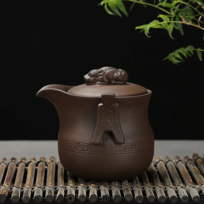 Портативный чайник JINGDE TEA SET из фиолетовой глины
Портативный чайник JINGDE TEA SET из фиолетовой глины