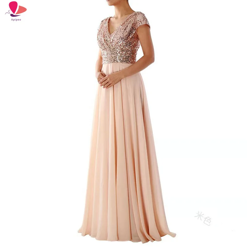 Вечернее платье-макси с V-образным вырезом и золотыми блестками
Вечернее платье-макси с V-образным вырезом и золотыми блестками