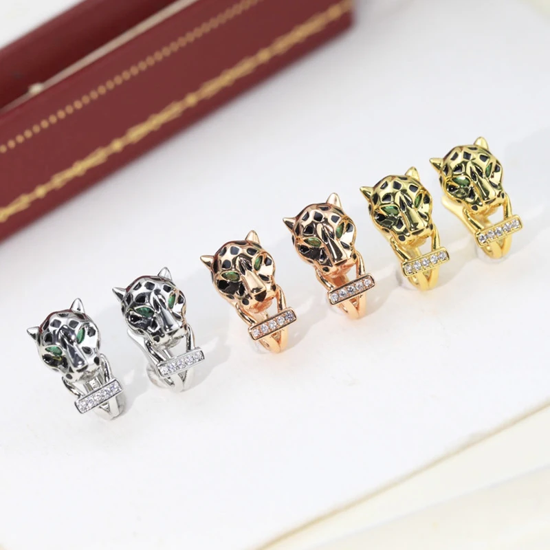 European and American S925 Sterling Silver Green Eyes Leopard Head Earrings for Women's Fashion Luxury Brand Designer Jewelry
European and American S925 Sterling Silver Green Eyes Leopard Head Earrings for Women's Fashion Luxury Brand Designer Jewelry
