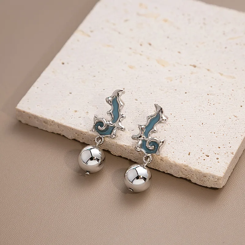 New 2023 Fashion Silver Needle Geometric Irregular Metal Leaf Earrings For Women Jewelry Gift
New 2023 Fashion Silver Needle Geometric Irregular Metal Leaf Earrings For Women Jewelry Gift