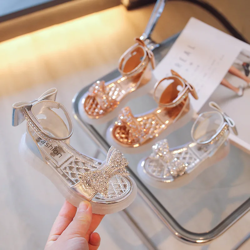 Girls' Roman Shoes 2022 Summer New Kids Fashion Rhinestone Bow Sweet Princess Sandals Korean Children Versatile Party Wedding PU
Girls' Roman Shoes 2022 Summer New Kids Fashion Rhinestone Bow Sweet Princess Sandals Korean Children Versatile Party Wedding PU