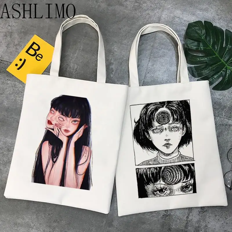 Японская хипстерская сумка для покупок манга Junji Ito Tomie Shintaro, женская сумка для покупок, модная повседневная большая сумка через плечо для девушек, ручная сумка
Японская хипстерская сумка для покупок манга Junji Ito Tomie Shintaro, женская сумка для покупок, модная повседневная большая сумка через плечо для девушек, ручная сумка