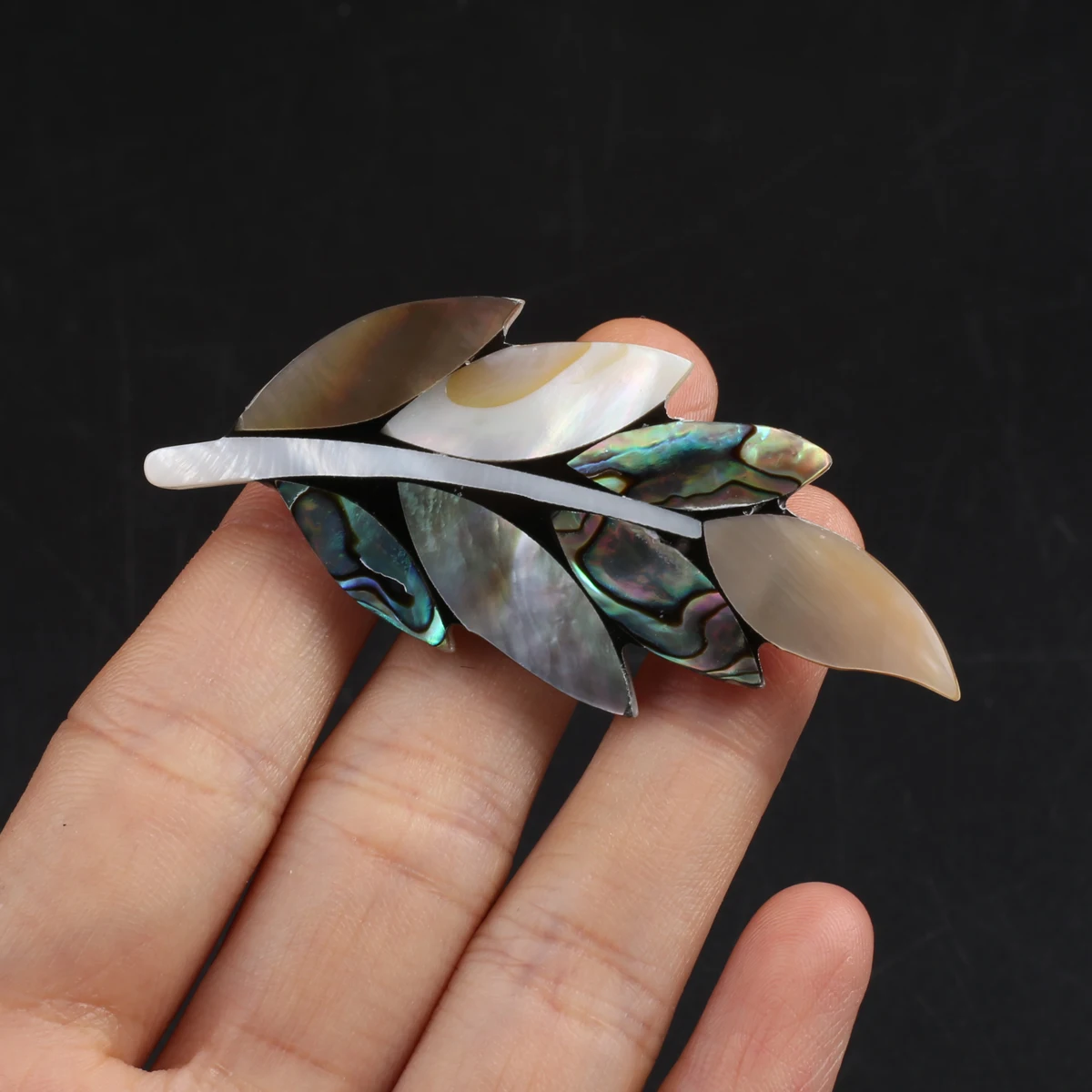 Shell Brooch Natural The Mother Of Pearl Exquisite Pendant Brooch For jewelry making DIY Necklace Clothes Accessory
Shell Brooch Natural The Mother Of Pearl Exquisite Pendant Brooch For jewelry making DIY Necklace Clothes Accessory