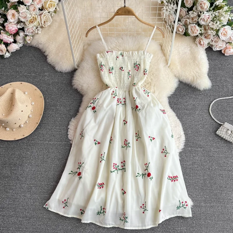 Seaside Vacation Beach Dress with A Bra Sling Vintage Dress Summer Korean Fashion Slim Waist Sleeveless Strapless A-line Dress 
Seaside Vacation Beach Dress with A Bra Sling Vintage Dress Summer Korean Fashion Slim Waist Sleeveless Strapless A-line Dress
