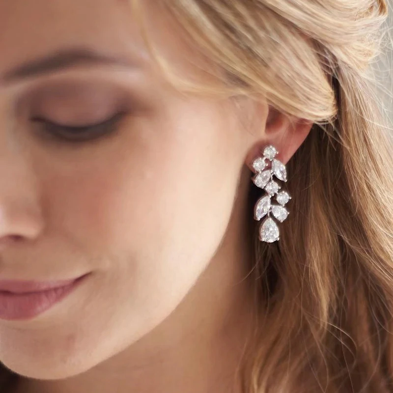New Geometric Cubic Zirconia Earrings Women for Wedding Silver Color Fashion Luxury Dangle Earrings Temperament Lady Jewelry
New Geometric Cubic Zirconia Earrings Women for Wedding Silver Color Fashion Luxury Dangle Earrings Temperament Lady Jewelry
